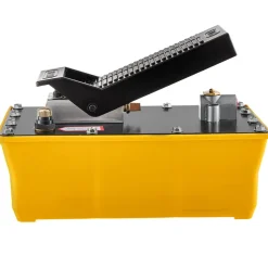 VEVOR Air Hydraulic Pump, 10,000 PSI Hydraulic Foot Pump, 0.6 Gal Reservoir Foot Operated Air/Hydraulic Pump, with Hose and Spray Gun for Heavy Machinery Rigging, Auto Repair, Auto Body Frame Machines