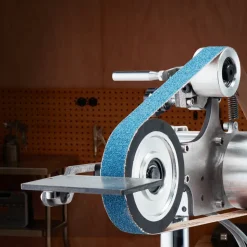VEVOR Belt Grinder Sander, 30 x 1-Inch Variable Speed Belt Polisher with VFD, 550W Polishing Grinding Machine with 2 Grinding Moulds & 3PCS Sanding Belts for Metalworking, Knife Making