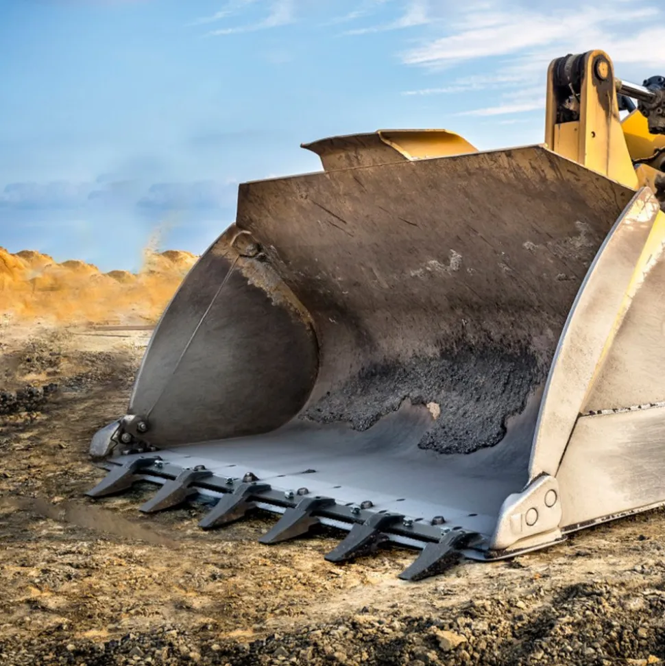 VEVOR Bucket Tooth Bar, 48'', Heavy Duty Tractor Bucket 6 Teeth Bar for Loader Tractor Skidsteer, 4560 lbs Load-Bearing Capacity Bolt On Design, for Efficient Soil Excavation and Bucket Protection