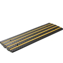 VEVOR Car Driveway Rubber Curb Ramp, 33069 lbs Load Capacity, 2.6 inch Rise Curbside Bridge Ramp with Yellow Reflective Strips, Suitable for Loading Dock, Warehouse, Garage, Sidewalk (1 Pack)