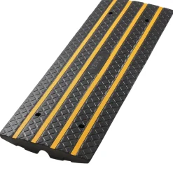 VEVOR Car Driveway Rubber Curb Ramp, 33069 lbs Load Capacity, 2.6 inch Rise Curbside Bridge Ramp with Yellow Reflective Strips, Suitable for Loading Dock, Warehouse, Garage, Sidewalk (1 Pack)
