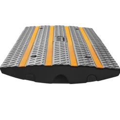 VEVOR Car Driveway Rubber Curb Ramp, 33069 lbs Load Capacity, 2.6 inch Rise Curbside Bridge Ramp with Yellow Reflective Strips, Suitable for Loading Dock, Warehouse, Garage, Sidewalk (2 Pack)