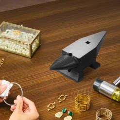 VEVOR Cast Iron Anvil, 22 Lbs/10kg Single Horn Anvil, with Large Countertop and Stable Base, High Hardness Rugged Round Horn Anvil Blacksmith, for Shaping, Bending