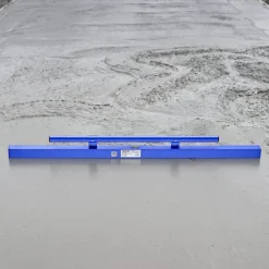 VEVOR Concrete Screed 48 in Length Manual Screed Board Aluminum Alloy Blue, Built-in Bubble Level, Powder-coated Finish, Lightweight Paver Leveling Tool for Patio, Sidewalk, Garage Floor Finishing
