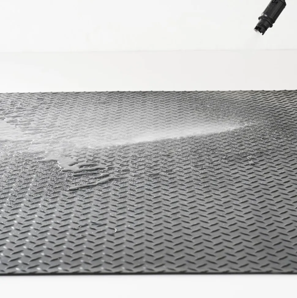 VEVOR Diamond-Plate Rubber Flooring Roll, 3 mm x 4 ft x 10 ft Garage Floor Mat, SBR Rubber Garage Flooring Roll, Easy to Clean, Diamond Plate Rubber Mat for Under Cars, Garage Industry Gym, Black