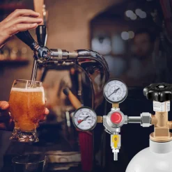 VEVOR Double Gauge Regulator, CO2 Regulator Gauge with 0-60PSI, Heavy Duty CO2 Gauge Gas System, Draft Beer Regulator with Check Valve, Adjustable Pressure Regulator for Draft Beer Homebrew, CGA320