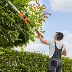VEVOR Electric Hedge Trimmer, 1200 RPM, 6.2 - 7.8 Ft Extendable, Pole Hedge Trimmer for High Branch, 20V Battery, Cordless Hedge Trimmer with 20 in Blade, 5 Angles Adjustable for Yard Garden
