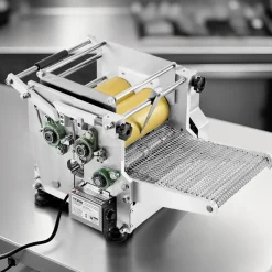 VEVOR Electric Tortilla Maker, Automatic Corn Tortilla Making Machine with Non-Stick Coating and Two Molds(4 in + 6 in), Electric Chapatti Machine Suitable for Produce Sopes Pita Tortilla Pizza