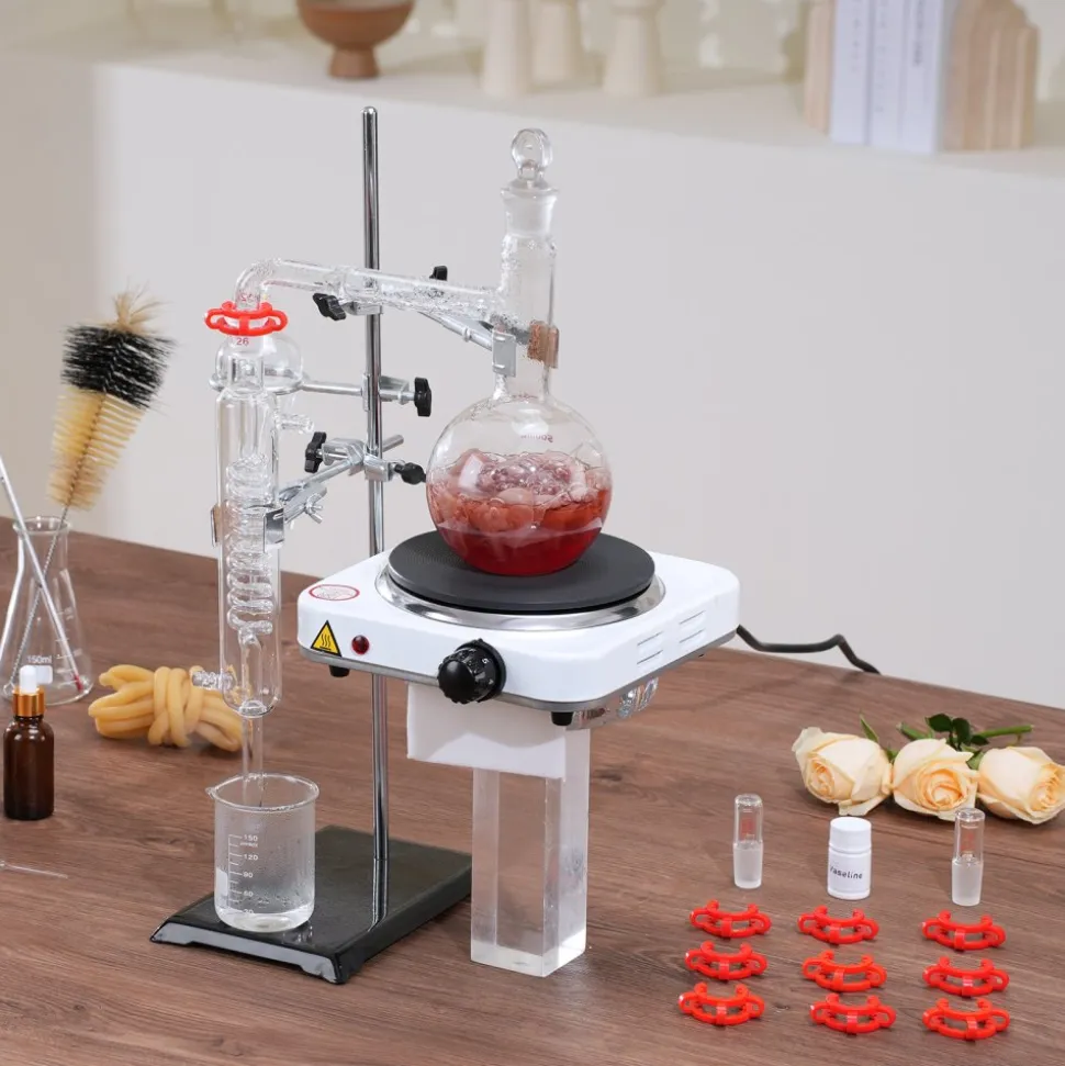 VEVOR Essential Oil Distillation Kit, 500ml Distillation Apparatus, 3.3 Boro Lab Glassware Distillation Kit with 1000W Heating Plate and 24, 40 Joint, 33 pcs Set