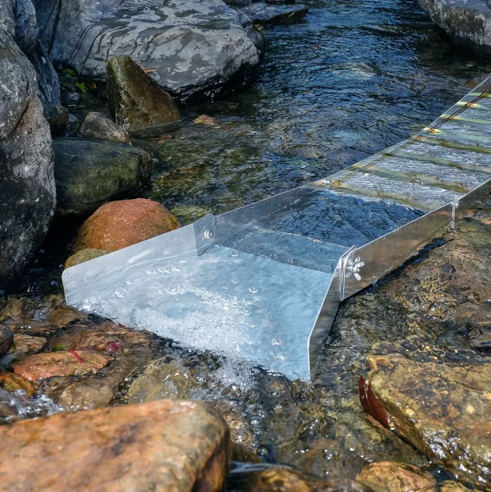 VEVOR Folding Sluice Box Gold Panning Kit, 50 Inch 23pc Gold Prospecting Equipment Kit with Gold Pan, Classifier Screen, Separating Magnet, Backpack and More