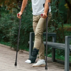 VEVOR Forearm Crutches for Adults, Folding Walking Forearm Crutches with 10-Level Adjustable Height, Lightweight Aluminum Medical Crutches with Open Cuff for Leg Injury Surgery Disabled, 1 Pair 350LBS