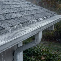 VEVOR Gutter Guard, 5 inch Aluminum Gutter Cover Heavy-Duty, 32ft Length Protection Cover for Leaf & Debris, 0.02 in Thickness Mill Finish, Easy DIY Install, Fast Drainage, Screws Included, 8 PCS