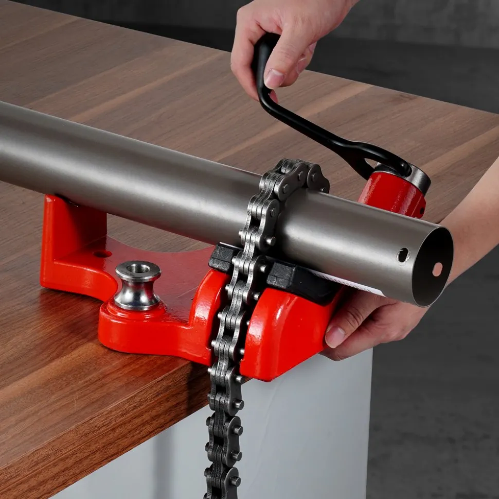 VEVOR Heavy-Duty Pipe Chain Vise, 1/4" - 6" Pipe Capacity, 28" Rugged Chain & Cast Iron Base, Industrial-Grade Pipe Clamping for Plumbing, Automotive Repairs, Metalworking