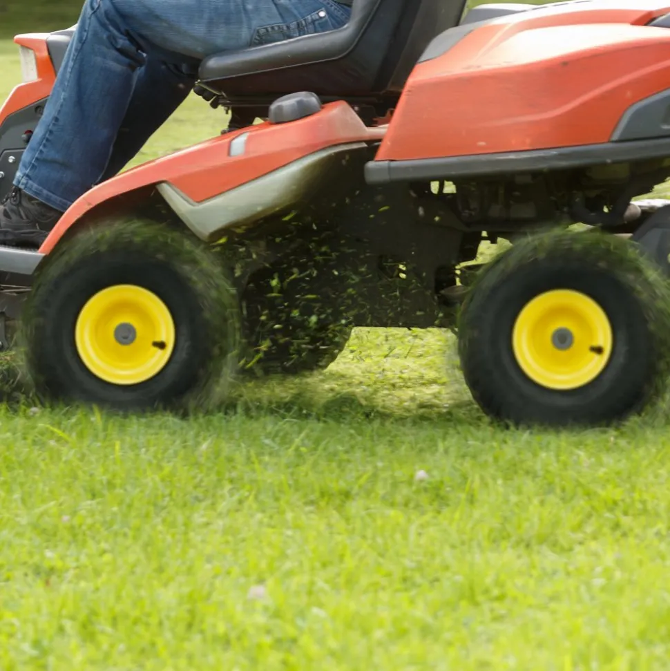 VEVOR Lawn Mower Tires with Rim, 15x6-6" Tubeless Tractor Tires, 2-Pack Tire and Wheel Assembly, S-Turf Pneumatic Tires, 3" Offset Hub, 3/4" Bushing Size, 16 PCS Adapters for Riding Mower Lawn Tractor