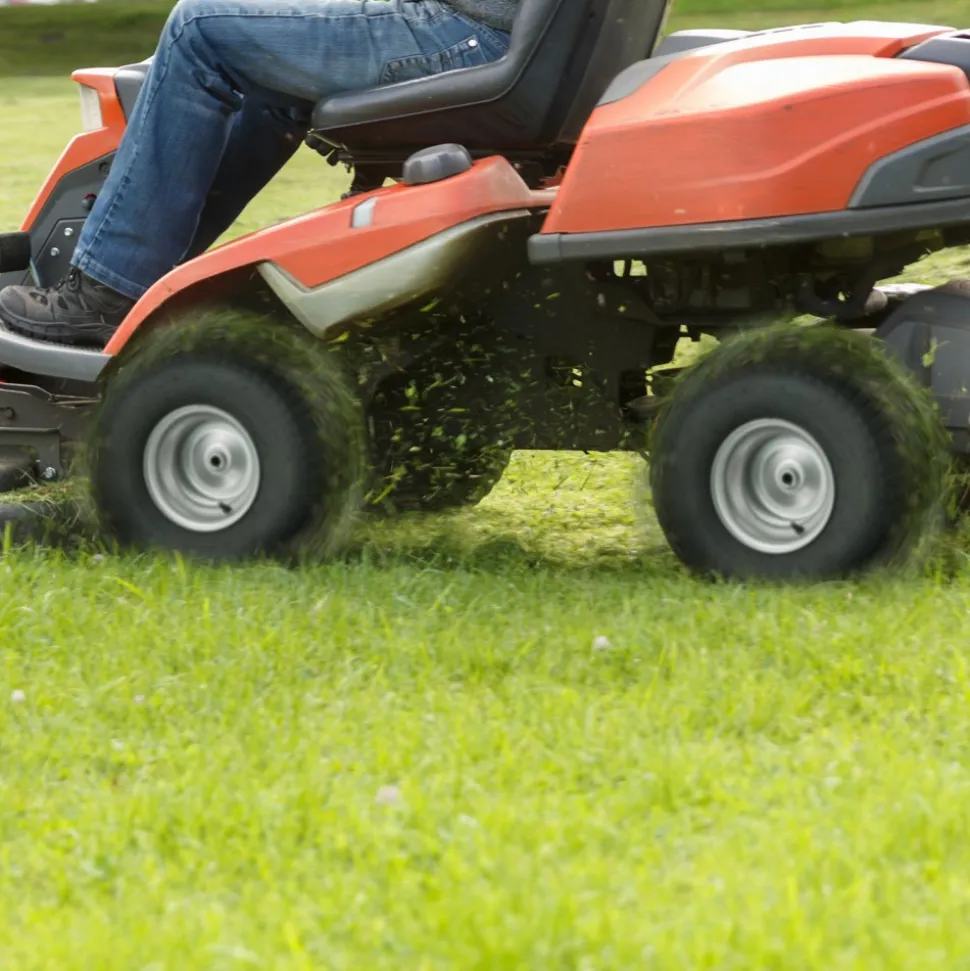 VEVOR Lawn Mower Tires with Rim, 20x8-8" Tubeless Tractor Tires, 2-Pack Tire and Wheel Assembly, S-Turf Pneumatic Tires with 3.5" Offset Hub and 3/4" Bushing Size, for Riding Mowers Lawn Tractors