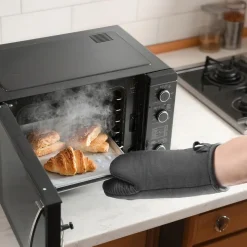 VEVOR Oven Mitts, Mini Oven Mitt Set with Non-Slip Silicone Strips, High Heat Resistant to 500℉, Lightweight Cotton Baking Mitts 13.07 x 6.1 inch with 2 No-Marks Hooks for Home, Kitchen, 2 Piece