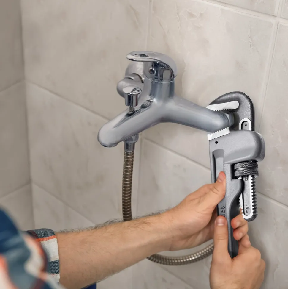 VEVOR Pipe Wrench, 14" Aluminum Straight Pipe Wrench, Automatic Jaw Adjustment, Adjustable Plumbing Wrench, Easy to Carry, Ergonomic Handle, Hangable Design, for Water Pipes, Automotive Repairs