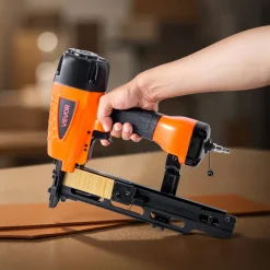 VEVOR Pneumatic Staple Gun, 16 Gauge 7/16-inch Medium Crown Pneumatic Stapler 1" to 2" Length, 70-120PSI Heavy Duty Air-Powered Staple Gun for Roof Decking, Wall Sheathing, Fencing and Subflooring