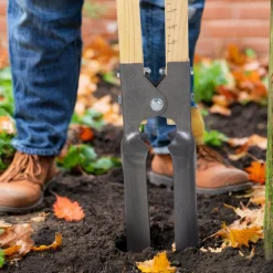 VEVOR Post Hole Digger, Heavy Duty Post Hole Digger with Wood Handle, Manual Hole Digger with Scale Markings and Metal Blade, Post Hole Digger Tool for Digging Yard Work Gardening Outdoors, 57.5-Inch