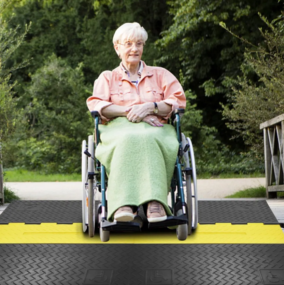 VEVOR Rubber Cable Guard, 5-Channel, 22000 lbs per Axle Load Capacity, Durable Cord Protection Ramp with Hinged Lid for Driveway, Speed Control, and Accessibility Compliance for Both Indoor & Outdo