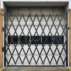 VEVOR Single Folding Security Gate, Lockable Scissor Gate with 360° Swivel Casters, Outdoor Barricade Steel Retractable Gates, for Entry Security, Garage, Warehouse & Pool, 49.61 x 77.76 in (W x H)
