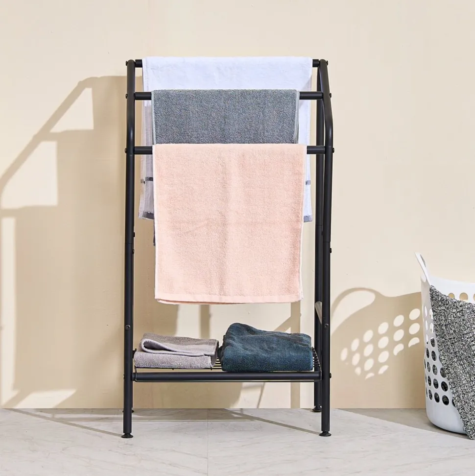 VEVOR Towel Rack, 3 Bars Outdoor Towel Holder with Metal Base, Freestanding Pool Towel Hanger Stand Next to Hot Tub, Outdoor or Indoor Quilt Drying Rack Organizer for Pool, Bathroom, Spa, Black