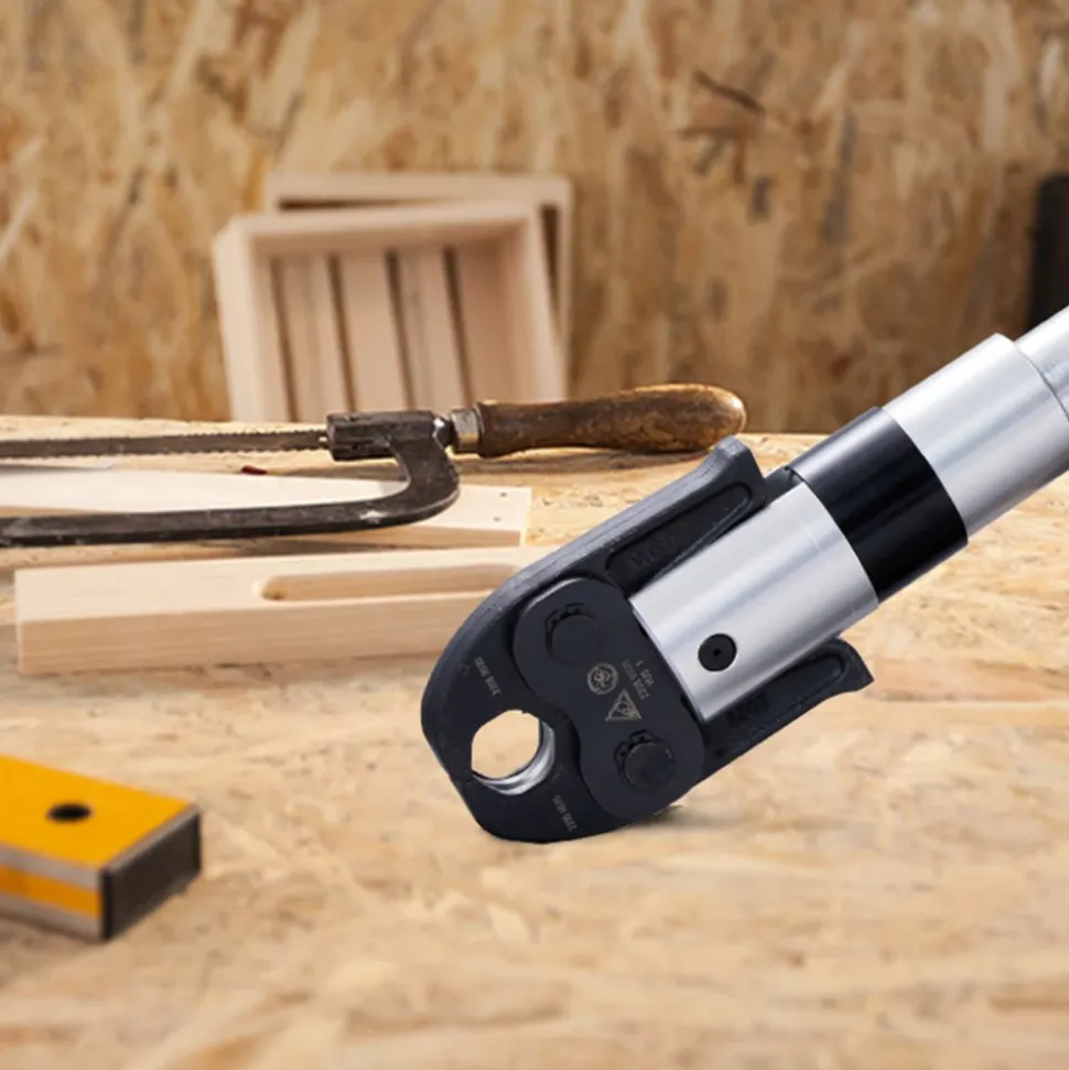 VEVOR 18V Press Tool, 32KN Electric Pipe Crimping Tool for 1/2" to 2" Copper Pipes, 360° Rotation Automatic Crimper with Brushless Motor & 6 Jaws - Compatible with ProPress