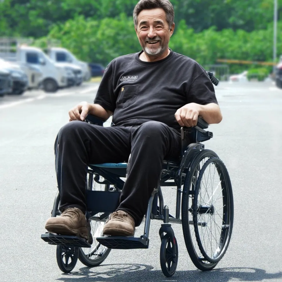 VEVOR Wheelchair, Durable Aluminum Alloy Ultra-Lightweight Wheelchairs, Portable Wheelchair with Flip-Back Desk-Length Arms, 3-Position Adjustable Footrests, 18-Inch Wide Seat, 250lbs Weight Capacity