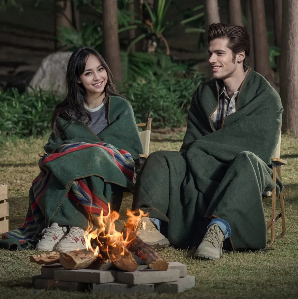 VEVOR Wool Camping Blanket, Large Warm Stadium Blanket, Waterproof & Windproof, Flame Retardant, Great for Outdoors, Picnics, Hiking, Sports Events, Travel, 64" x 88" (80% Wool), Army Green